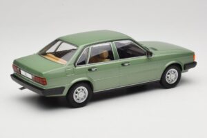 Audi 80 B2 Green MCG 1:18 MCG18525 Diecast - image 2 of 6