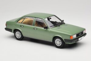 Audi 80 B2 Green MCG 1:18 MCG18525 Diecast - image 4 of 6