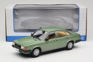 Audi 80 B2 Green MCG 1:18 MCG18525 Diecast - image 6 of 6