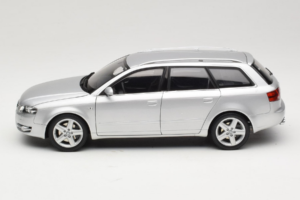 Audi A4 B7 3.2 Quattro Avant Silver Minichamps 1:18 5010404215 Diecast - image 4 of 8