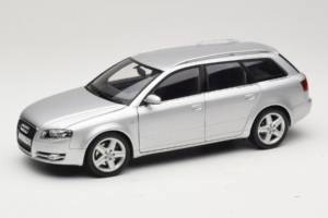 Audi A4 B7 3.2 Quattro Avant Silver Minichamps 1:18 5010404215 Diecast