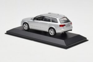Audi A4 B7 Avant Silver Minichamps 1:43 AUDI009 Diecast - image 3 of 4