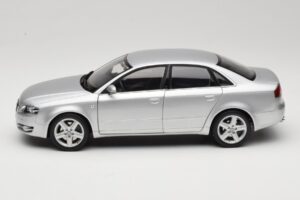 Audi A4 B8 3.2 Quattro Silver Minichamps 1:18 5010404115 Diecast - image 4 of 8