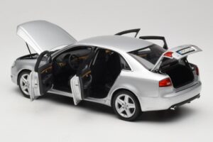 Audi A4 B8 3.2 Quattro Silver Minichamps 1:18 5010404115 Diecast - image 5 of 8