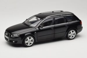 Audi A4 B8 Avant 3.2 Quattro Black Minichamps 1:18 5010404225 Diecast