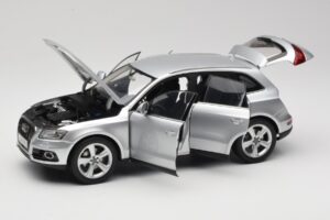 Audi Q5 8R Ice Silver Kyosho 1:18 09242IS Diecast - image 2 of 8