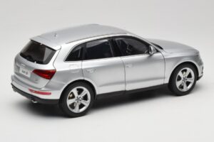 Audi Q5 8R Ice Silver Kyosho 1:18 09242IS Diecast - image 3 of 8