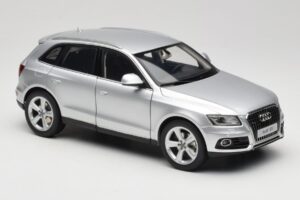 Audi Q5 8R Ice Silver Kyosho 1:18 09242IS Diecast - image 6 of 8