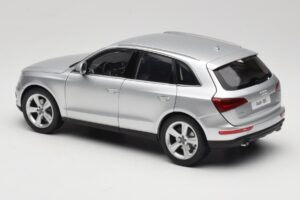 Audi Q5 8R Ice Silver Kyosho 1:18 09242IS Diecast - image 7 of 8