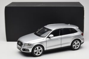 Audi Q5 8R Ice Silver Kyosho 1:18 09242IS Diecast - image 8 of 8