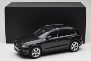 Audi Q5 8R Lava Grey Kyosho 1:18 09242LG Diecast - image 8 of 8