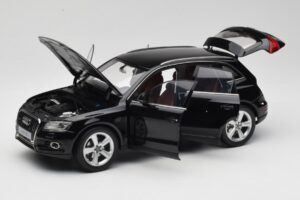 Audi Q5 8R Phantom Black Kyosho 1:18 09242BK Diecast - image 2 of 8