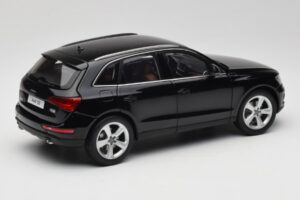 Audi Q5 8R Phantom Black Kyosho 1:18 09242BK Diecast - image 3 of 8