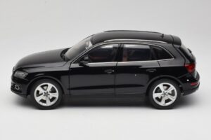Audi Q5 8R Phantom Black Kyosho 1:18 09242BK Diecast - image 4 of 8