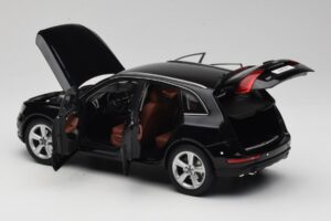 Audi Q5 8R Phantom Black Kyosho 1:18 09242BK Diecast - image 5 of 8