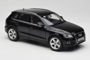 Audi Q5 8R Phantom Black Kyosho 1:18 09242BK Diecast - image 6 of 8