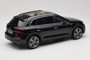 Audi Q5L FY Black Paudi Model 1:18 26732 Diecast - image 3 of 8