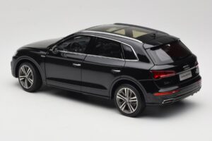 Audi Q5L FY Black Paudi Model 1:18 26732 Diecast - image 7 of 8