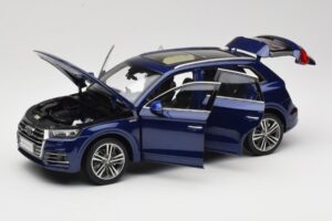 Audi Q5L FY Blue Paudi Model 1:18 33729 Diecast - image 2 of 8