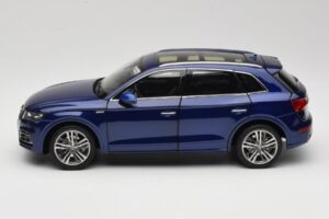 Audi Q5L FY Blue Paudi Model 1:18 33729 Diecast - image 4 of 8