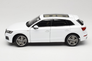 Audi Q5L FY White Paudi Model 1:18 30694 Diecast - image 4 of 8