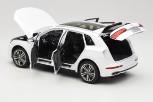 Audi Q5L FY White Paudi Model 1:18 30694 Diecast - image 5 of 8