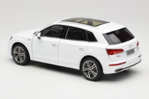 Audi Q5L FY White Paudi Model 1:18 30694 Diecast - image 7 of 8