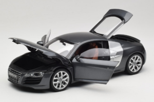 Audi R8 5.2 FSI Quattro Daytona Grey Kyosho 1:18 09216DG Diecast - image 2 of 7
