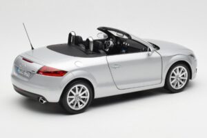 Audi TT 8J Roadster Light Silver Minichamps 1:18 5010500515 Diecast - image 3 of 8