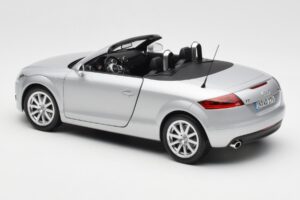 Audi TT 8J Roadster Light Silver Minichamps 1:18 5010500515 Diecast - image 7 of 8