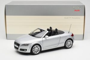 Audi TT 8J Roadster Light Silver Minichamps 1:18 5010500515 Diecast - image 8 of 8