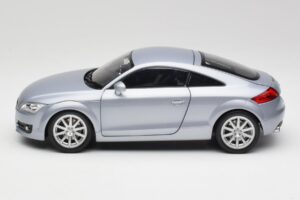 Audi TT 8N RHD Lake Silver Metallic Minichamps 1:18 150015020 Diecast - image 4 of 8