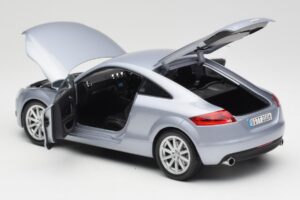 Audi TT 8N RHD Lake Silver Metallic Minichamps 1:18 150015020 Diecast - image 5 of 8