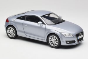 Audi TT 8N RHD Lake Silver Metallic Minichamps 1:18 150015020 Diecast - image 6 of 8