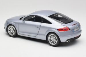 Audi TT 8N RHD Lake Silver Metallic Minichamps 1:18 150015020 Diecast - image 7 of 8
