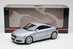 Audi TT 8N RHD Lake Silver Metallic Minichamps 1:18 150015020 Diecast - image 8 of 8