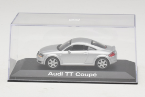 Audi TT 8N Silver Minichamps 1:43 5019800423 Diecast - image 4 of 5