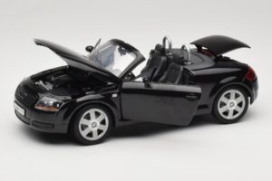 Audi TT 8N Roadster Black Revell 1:18 8980 Diecast - image 2 of 8