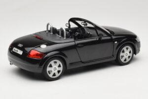 Audi TT 8N Roadster Black Revell 1:18 8980 Diecast - image 3 of 8