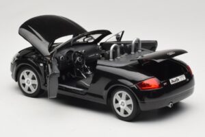 Audi TT 8N Roadster Black Revell 1:18 8980 Diecast - image 5 of 8