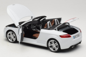 Audi TT 8S Roadster Glacier White Minichamps 1:18 5011400515 Diecast - image 5 of 8
