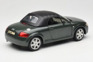 Audi TT 8N Roadster Green Revell 1:18 8979 Diecast - image 3 of 8