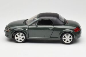 Audi TT 8N Roadster Green Revell 1:18 8979 Diecast - image 4 of 8