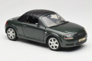 Audi TT 8N Roadster Green Revell 1:18 8979 Diecast - image 6 of 8