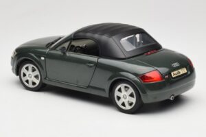 Audi TT 8N Roadster Green Revell 1:18 8979 Diecast - image 7 of 8