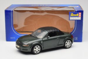 Audi TT 8N Roadster Green Revell 1:18 8979 Diecast - image 8 of 8