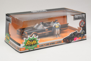 Batmobile With Batman Figure Metals Diecast 1:24 98259 Diecast - image 2 of 3