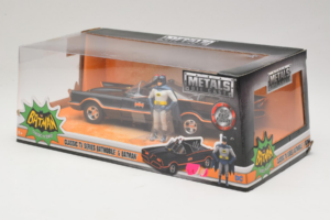 Batmobile With Batman Figure Metals Diecast 1:24 98259 Diecast - image 3 of 3