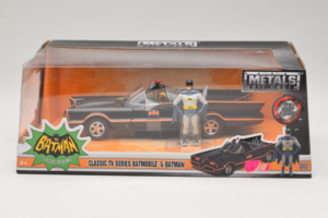 Batmobile With Batman Figure Metals Diecast 1:24 98259 Diecast