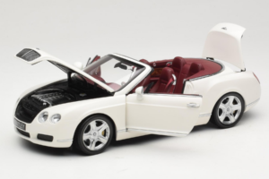 Bentley Continental GTC White Minichamps 1:18 100139032 Diecast - image 2 of 8